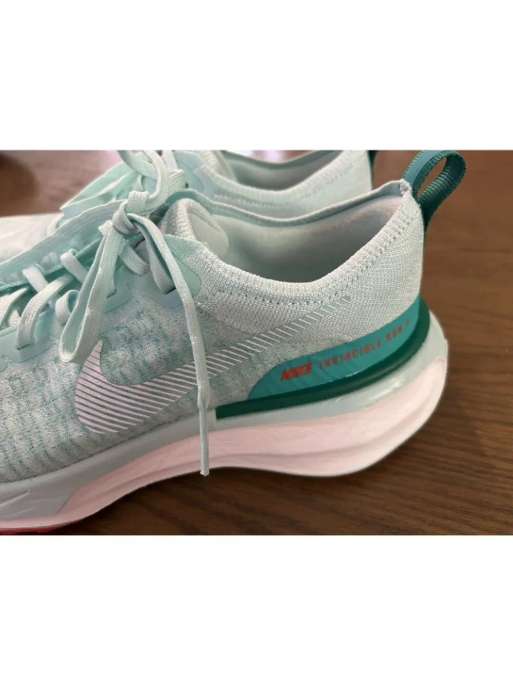 Nike ZoomX Invincible Run 3 Flyknit Women’s Size 9 Green Running Shoes Sneakers